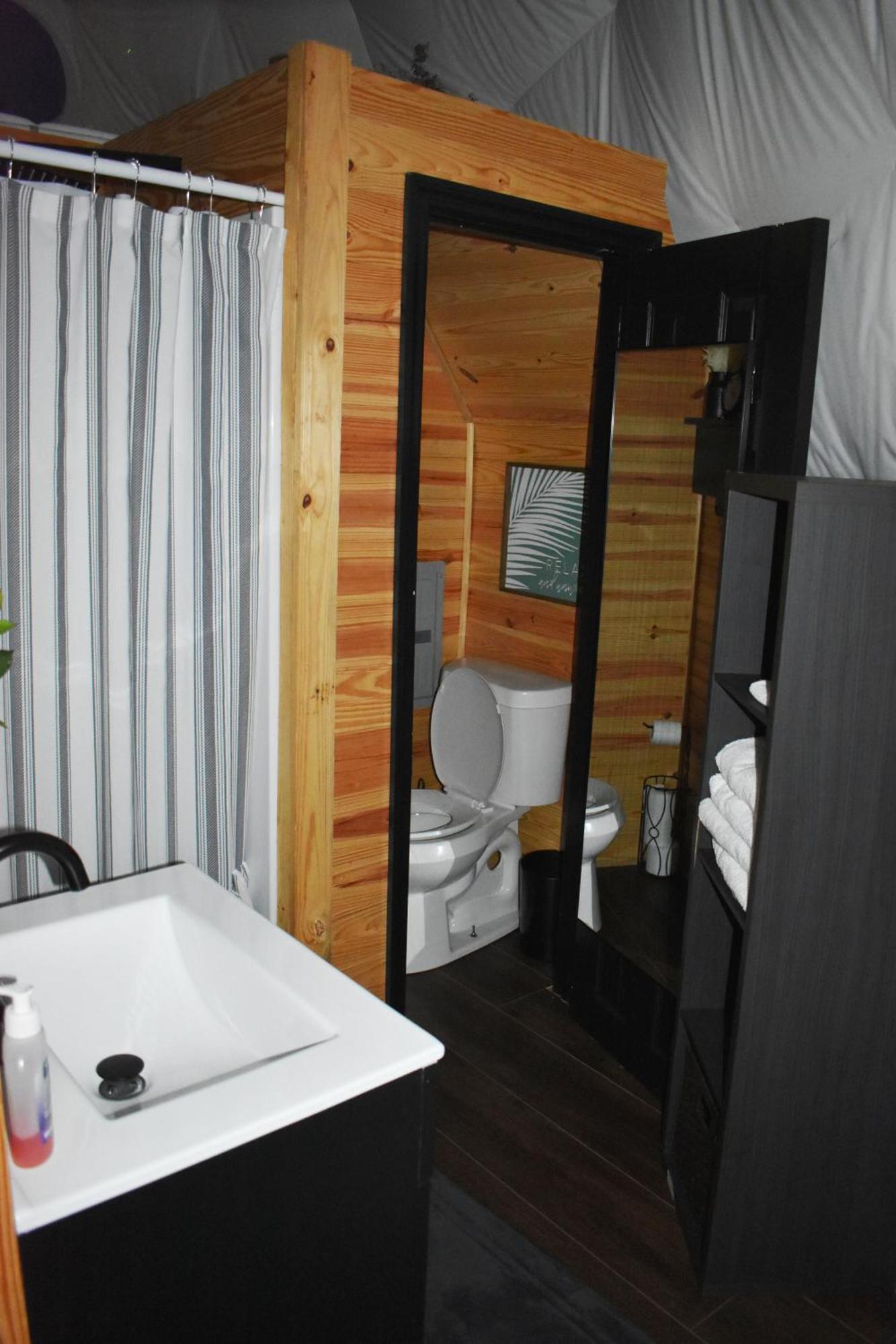 Waterfront Luxury Glamping Dome Hotell Rogersville Eksteriør bilde